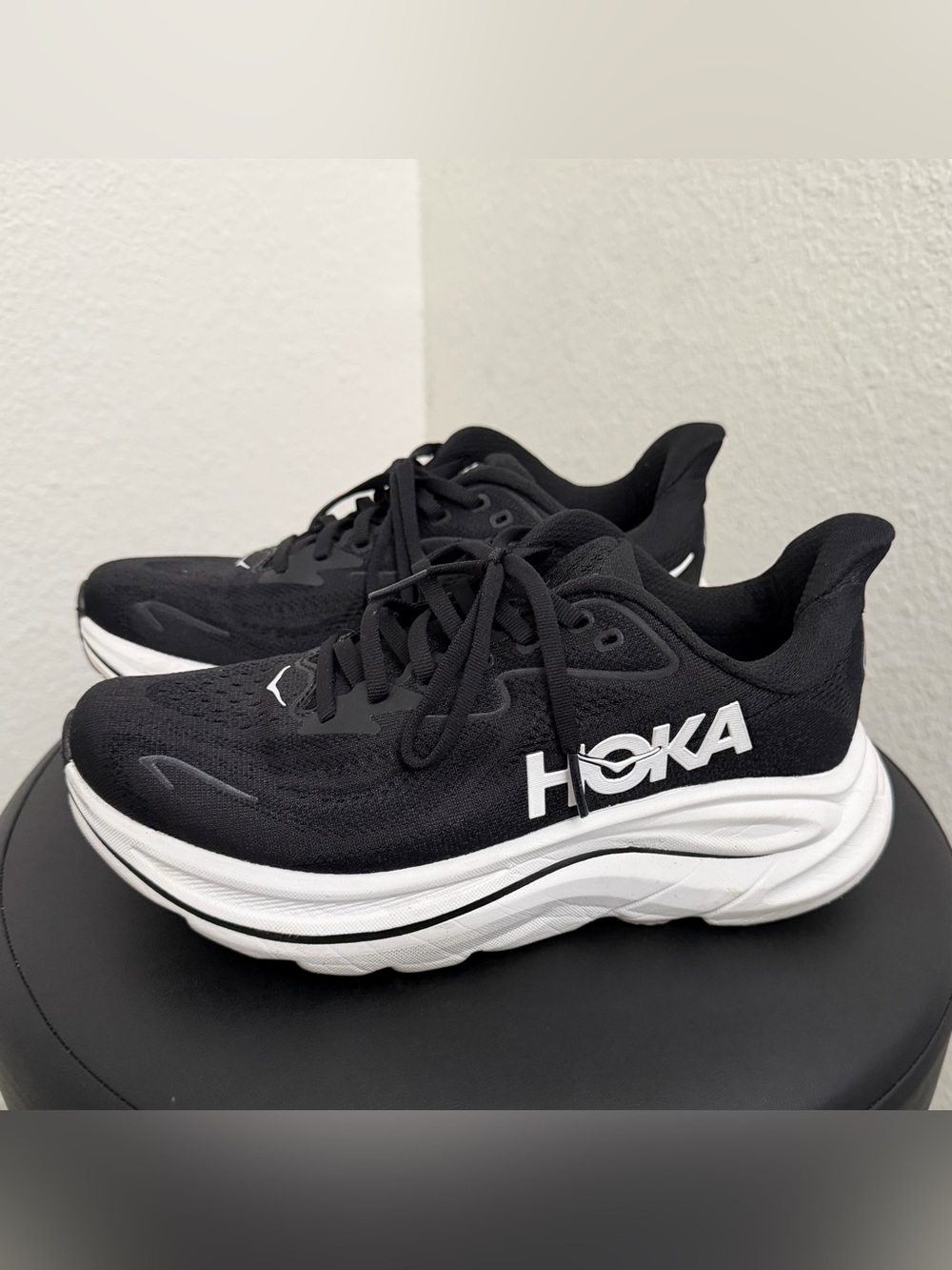 HOKA Size 7 Women's Clifton 10 Running Shoes Athletic Shoes Black & White Used